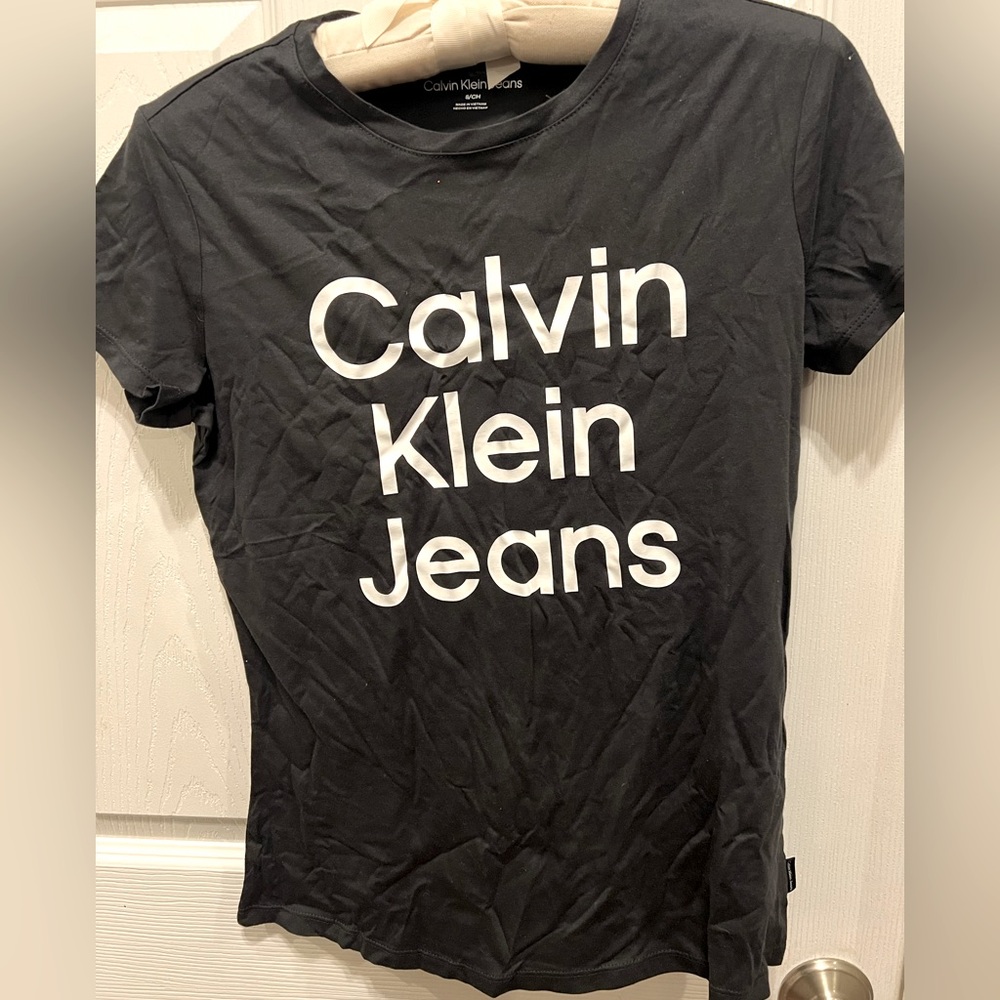 Calvin Klein Jeans Women’s Logo Tee T-Shirt Black Chic Luxe Trendy Fashion Small